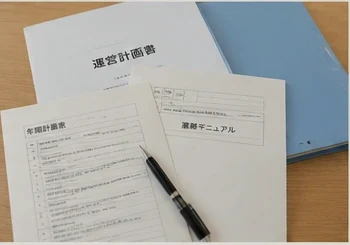 運営改善資料を整理するテーブルのイメージ
